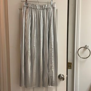 H&M Silver pleated A-line skirt Size 6
